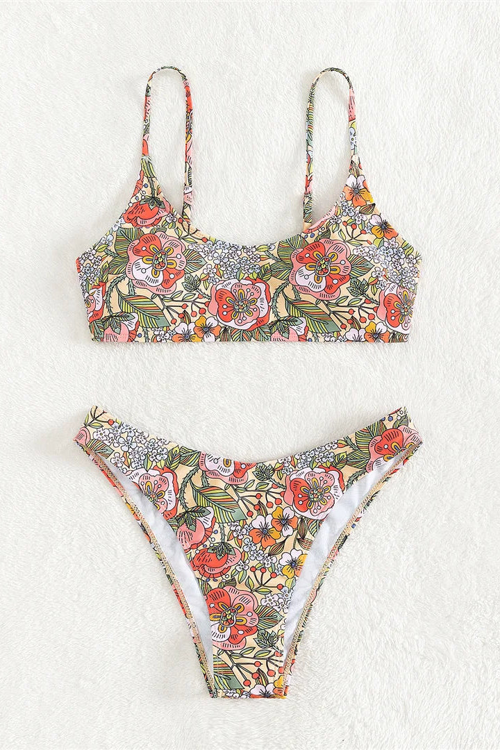 Floral bikini set Wire-free bikini top with padding offers gentle shaping