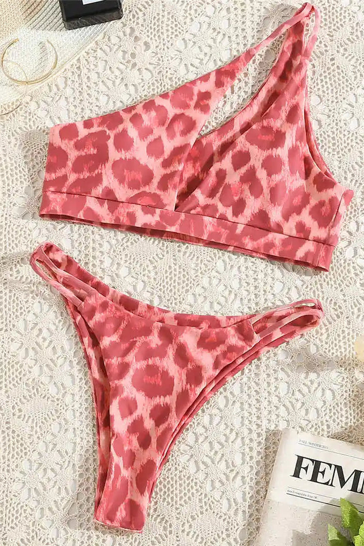 Pink leopard print bikini set Wire-free bikini top with padding 